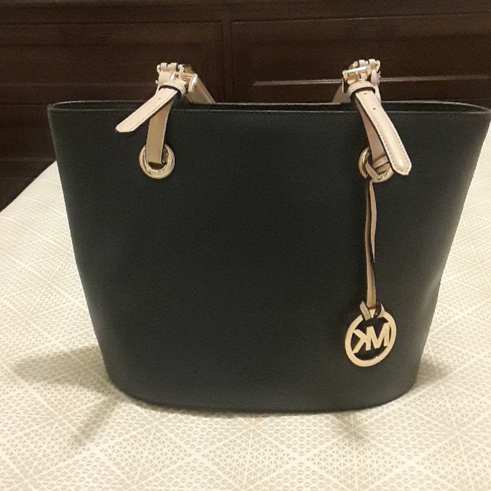 MICHAEL KORS TOTE (Authentic)